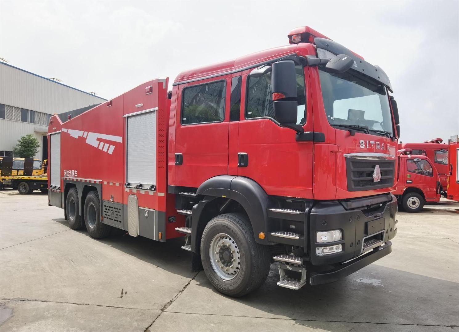 汕德卡13噸泡沫消防車