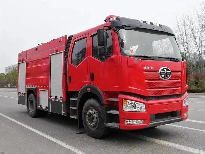 解放8噸泡沫消防車