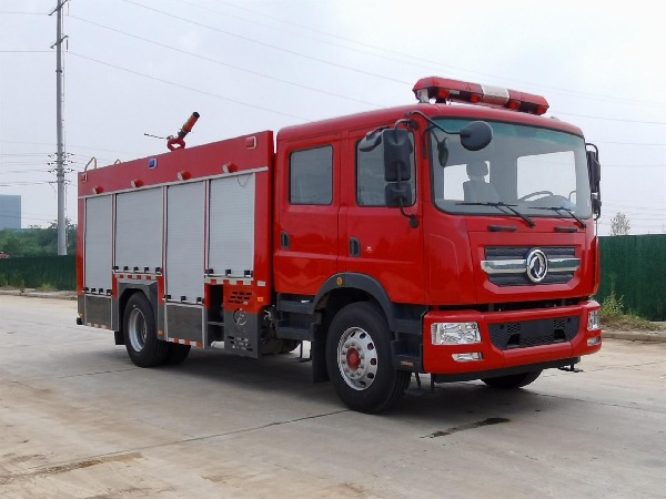 東風7噸泡沫消防車