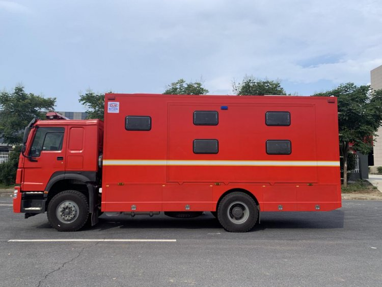 重汽宿營車帶會議桌